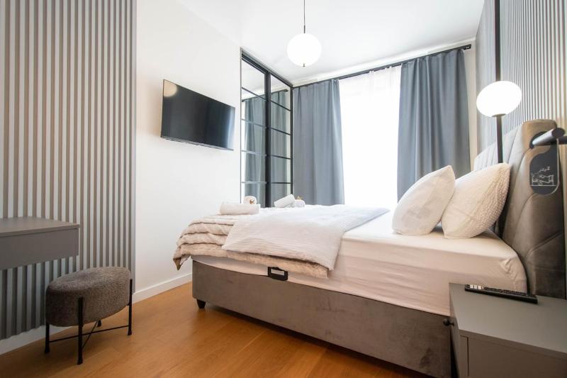Central 2BR - designer flat - garage - fast wifi - image 12