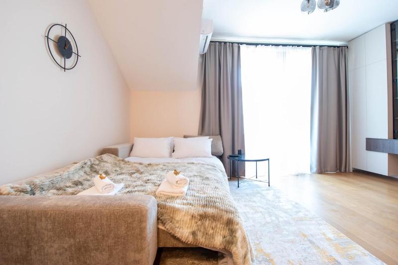 Central 2BR - designer flat - garage - fast wifi - image 6