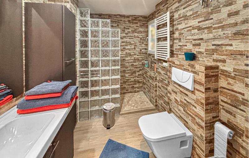 1 Bedroom Pet Friendly Home In Benalmádena - image 16