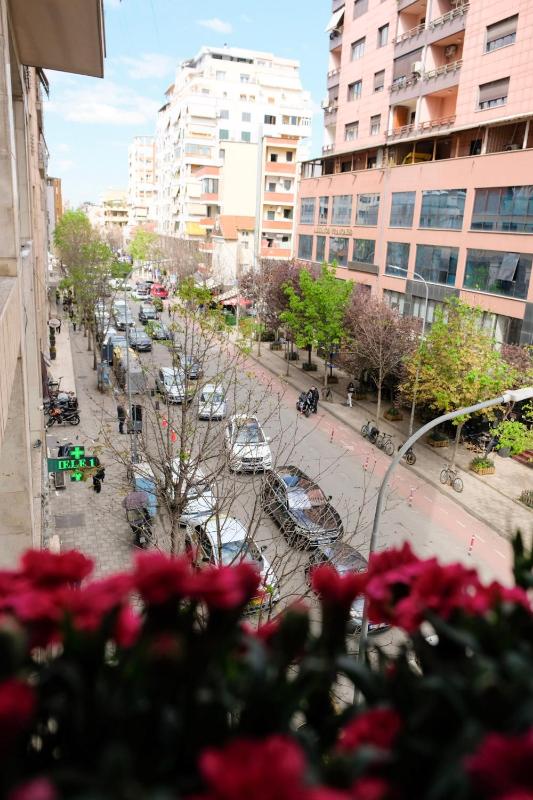 Centrale Hotel - image 2