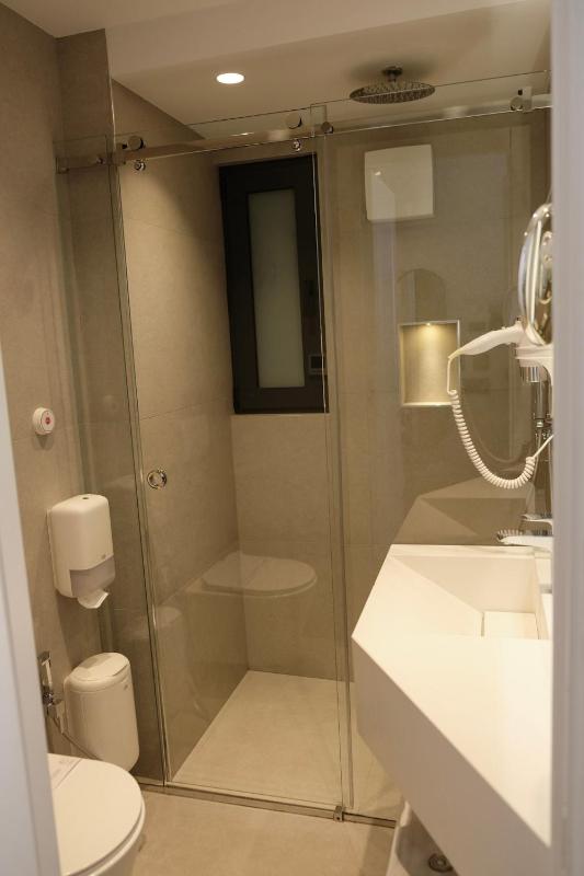 Centrale Hotel - image 4
