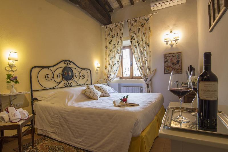 Basic Double Room image 1