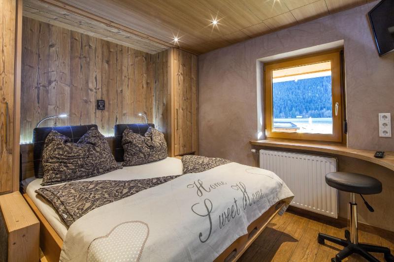 Small Double Room image 3