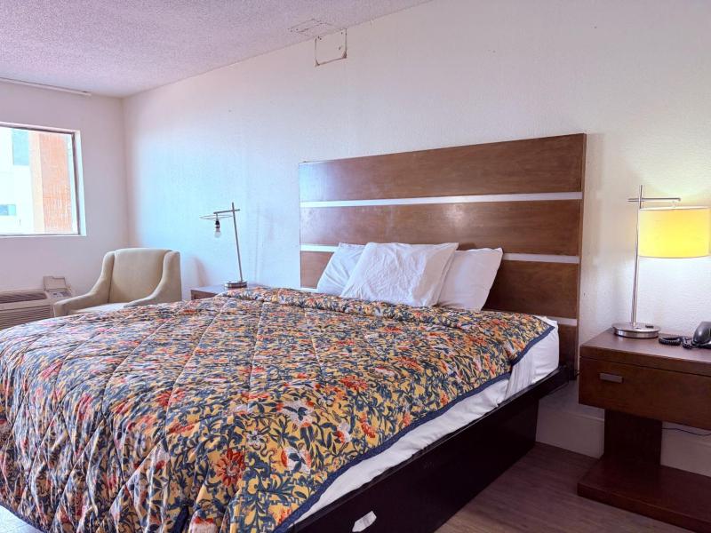 Best Classic Inn & Suites Houston I 45 near IAH - image 43
