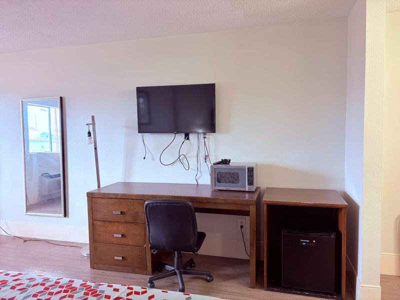 Best Classic Inn & Suites Houston I 45 near IAH - image 6