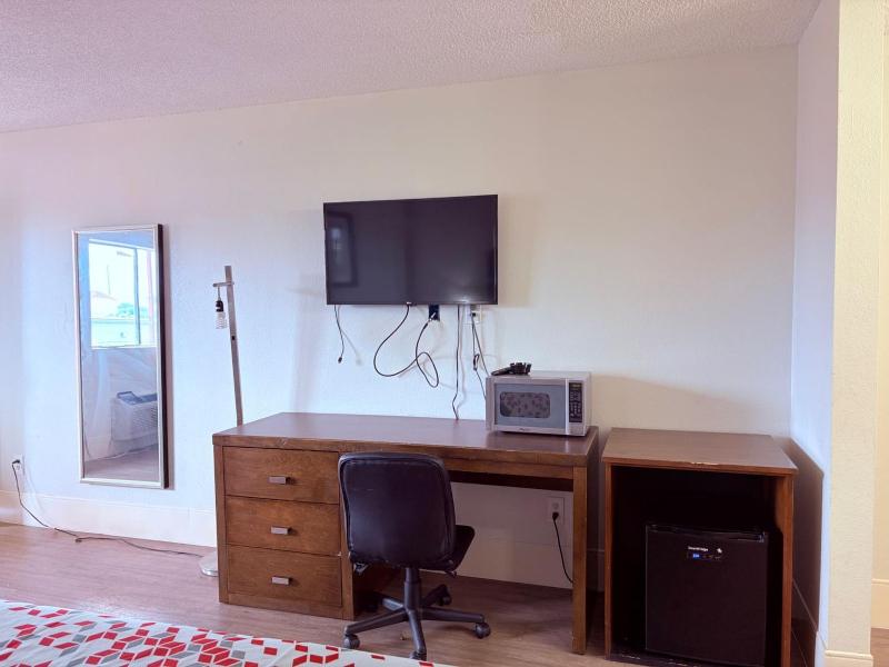 Best Classic Inn & Suites Houston I 45 near IAH - image 11