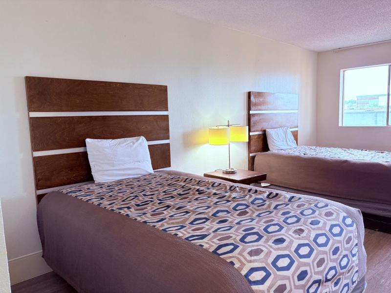 Best Classic Inn & Suites Houston I 45 near IAH - image 27