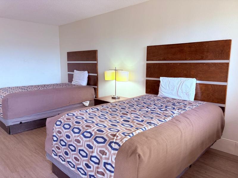 Best Classic Inn & Suites Houston I 45 near IAH - image 34