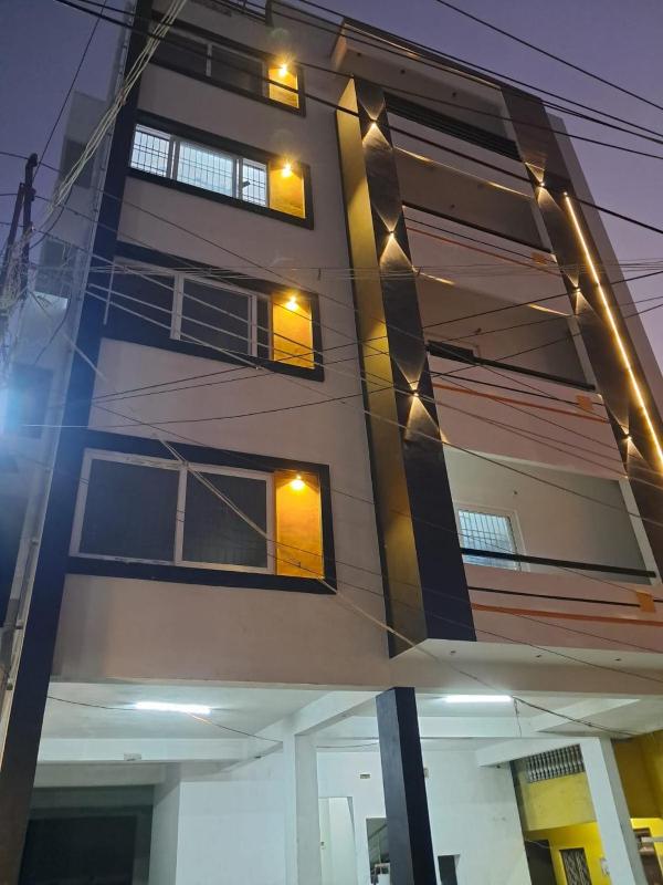 Fully Furnished - 2BHK Flat Near Rajiv Gandhi Sqr - image 1