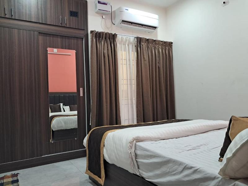 Fully Furnished - 2BHK Flat Near Rajiv Gandhi Sqr - image 3