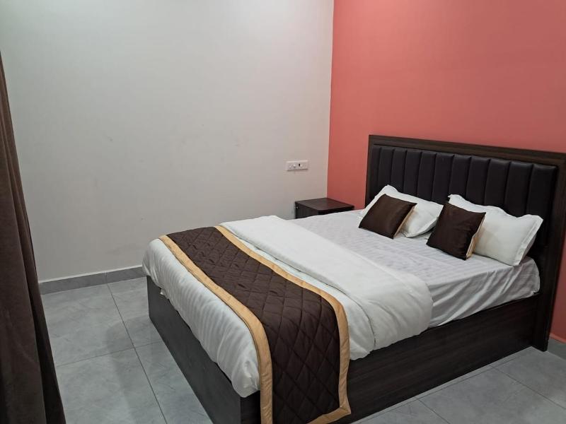 Fully Furnished - 2BHK Flat Near Rajiv Gandhi Sqr - image 10