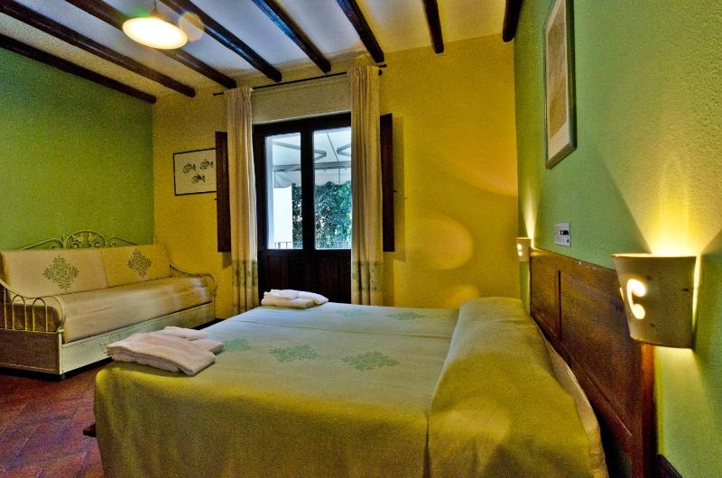 Double or Twin Room image 3