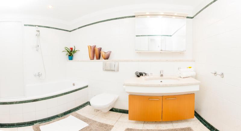 Three-Bedroom Apartment with street view image 4