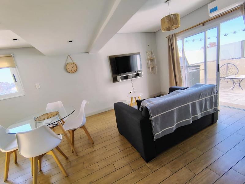 Perfecta ubicación a estrenar con terraza y parrilla - image 6