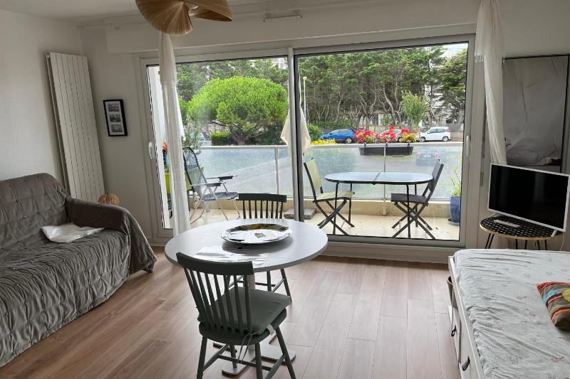 South-facing studio naiade close to the sea and pool - image 10
