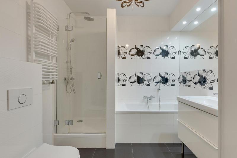 Valor by Grand Apartments - image 4