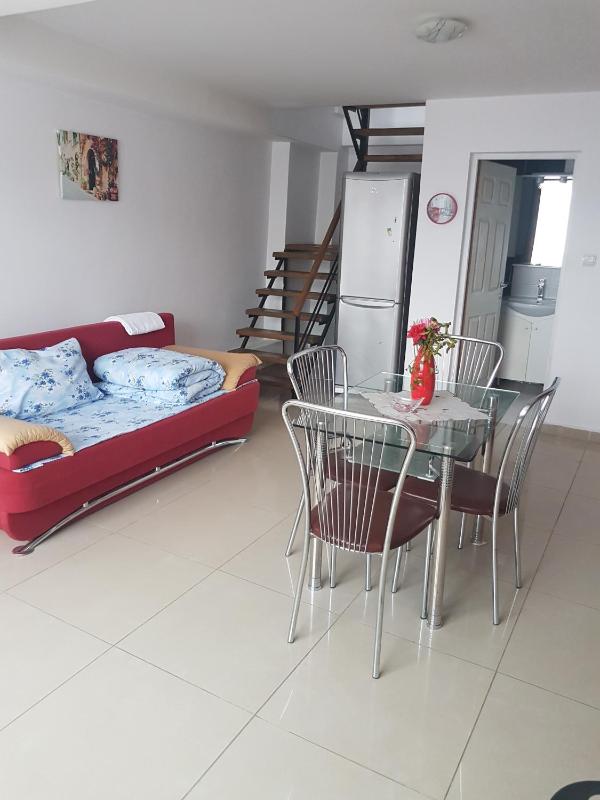 One-Bedroom Apartment image 2