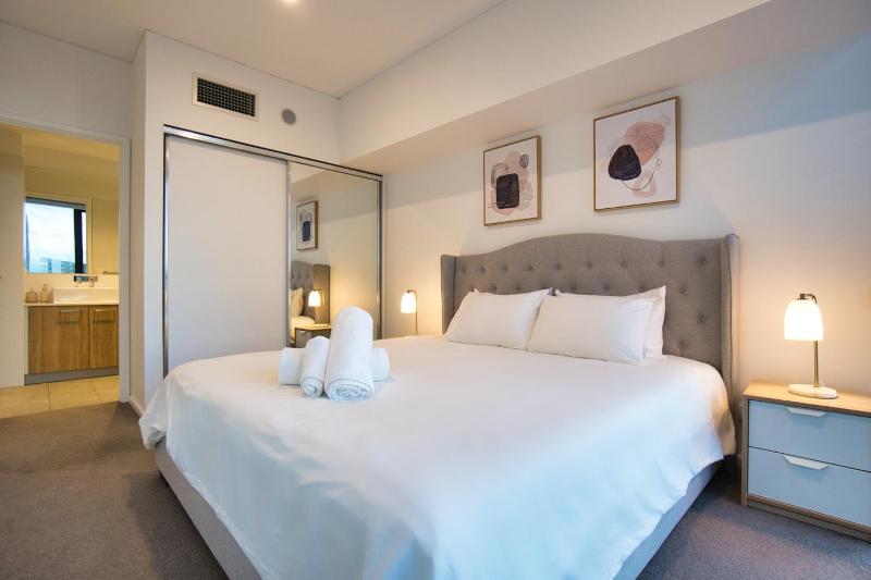 Bright and Modern 2BR Apt with Pool and Wellness Facilities - image 14