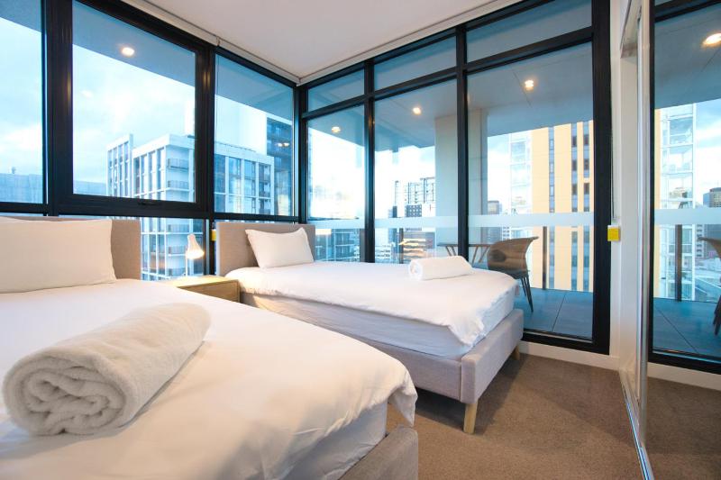 Bright and Modern 2BR Apt with Pool and Wellness Facilities - image 7