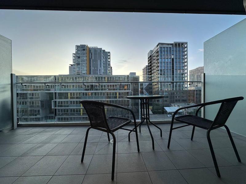 Vision On Morphett Studio Apartment with Parking - image 13