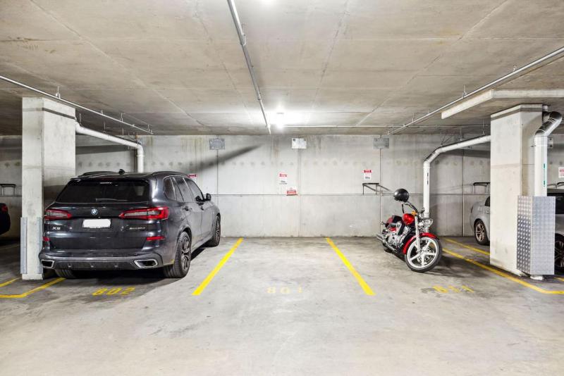 Vision On Morphett Studio Apartment with Parking - image 5