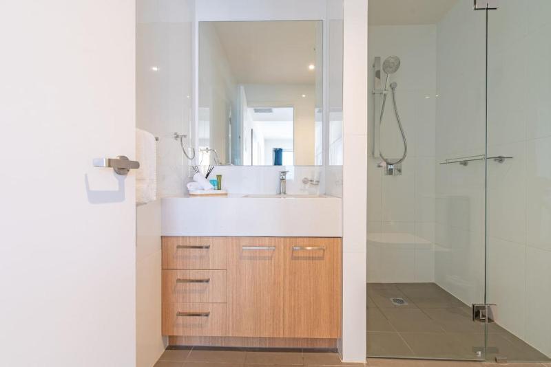 Vision On Morphett 3BR Apartment with Parking - image 1