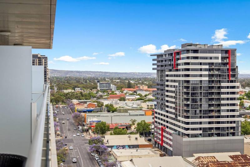 Vision On Morphett 3BR Apartment with Parking - image 6