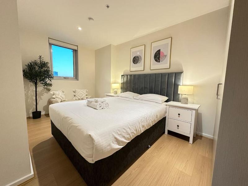 Vision On Morphett 3BR Apartment with Parking - image 12