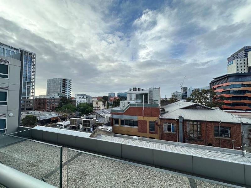 Vision On Morphett Studio Apartment with Parking - image 7