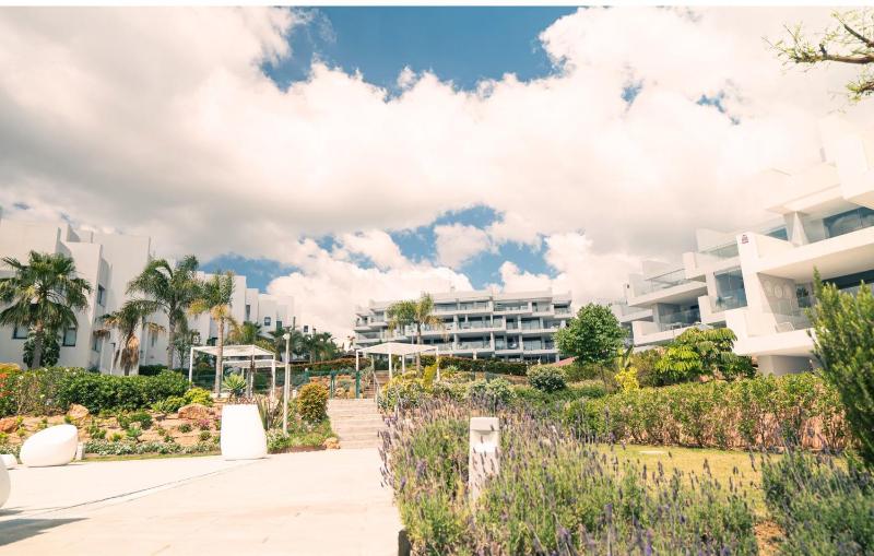 Exclusive Two-Bed Coastal Apartment in Pure South - image 9