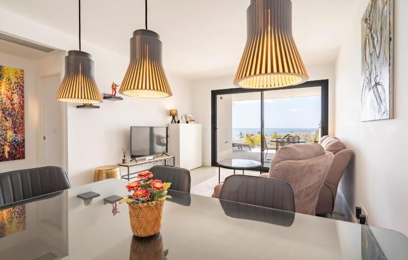 Exclusive Two-Bed Coastal Apartment in Pure South - image 20