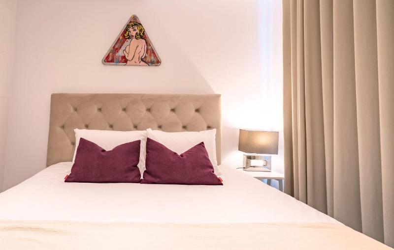 Exclusive Two-Bed Coastal Apartment in Pure South - image 8