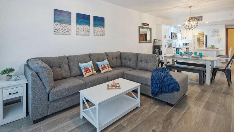 Stunning 5th-Level Condo w Pool Princesa E-504 - image 37