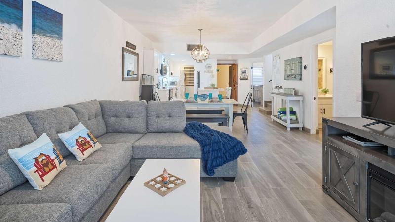 Stunning 5th-Level Condo w Pool Princesa E-504 - image 24