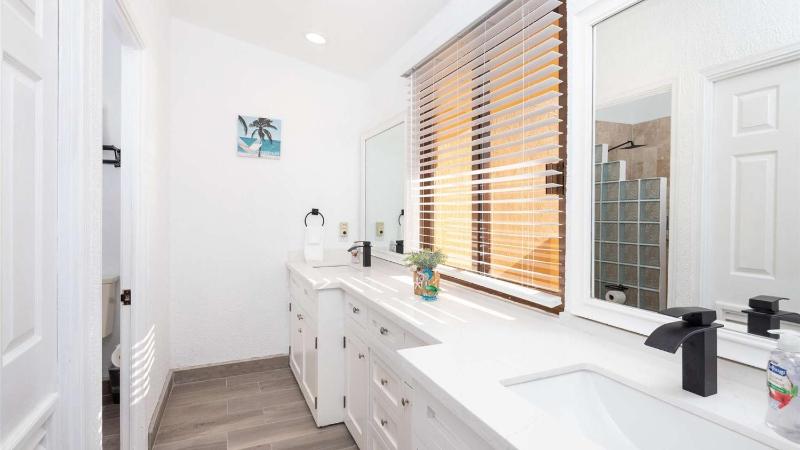 Stunning 5th-Level Condo w Pool Princesa E-504 - image 32