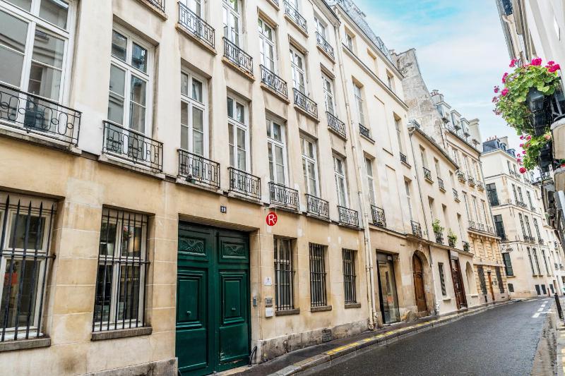 Saint-Germain 110 m2 Parisien Poutres Piano - image 10