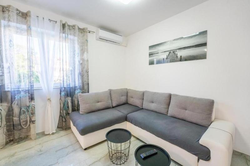 Apartments with swimming pool Novalja Pag - 211 - image 15