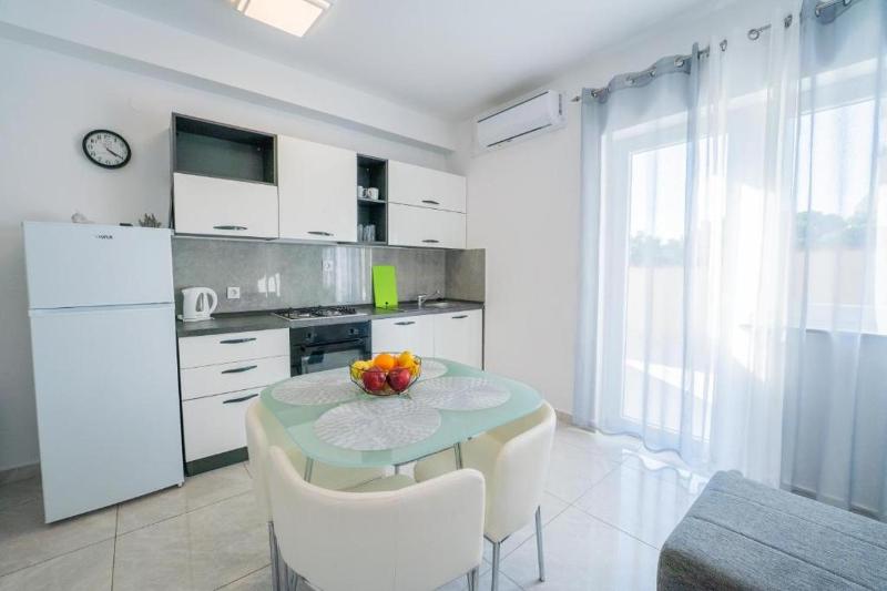 Apartments with swimming pool Novalja Pag - 211 - image 25