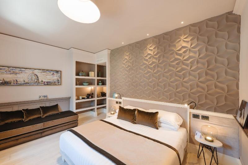 Triple Room with View image 3