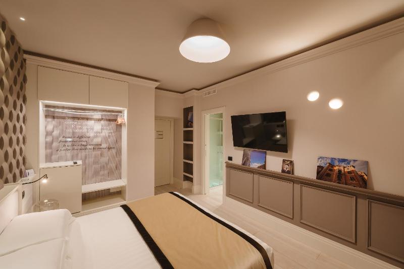 Deluxe Double or Twin Room image 4