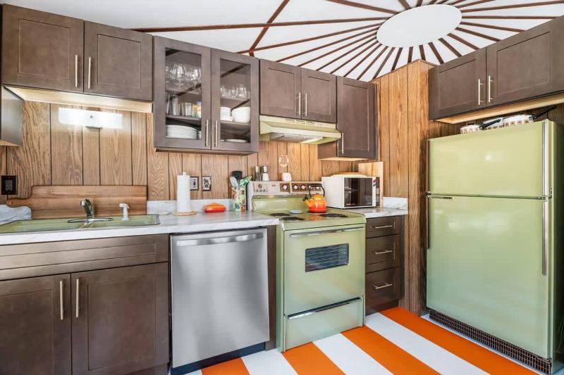 Carousel House - Retro 70's Home - SHARC - image 16
