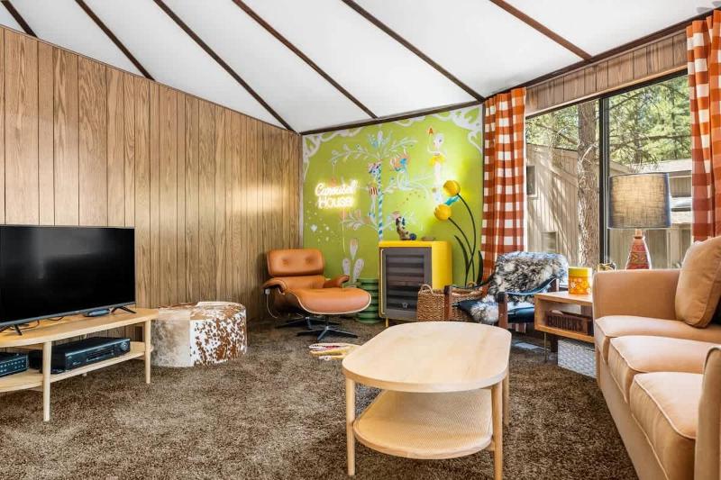 Carousel House - Retro 70's Home - SHARC - image 24