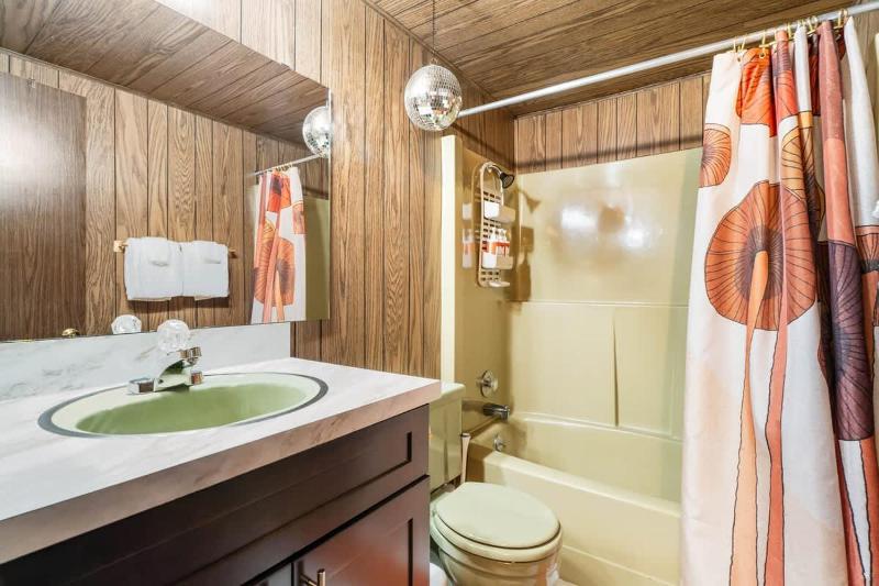 Carousel House - Retro 70's Home - SHARC - image 10