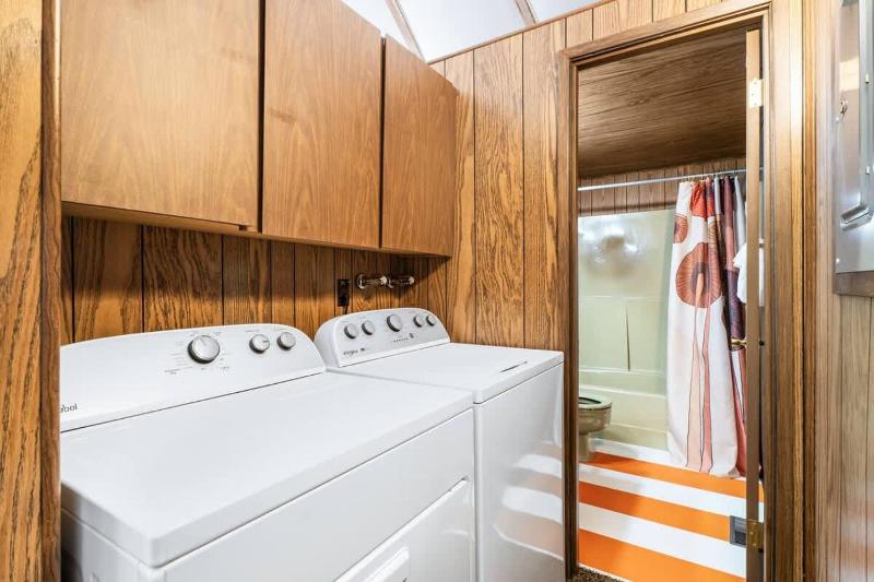 Carousel House - Retro 70's Home - SHARC - image 18