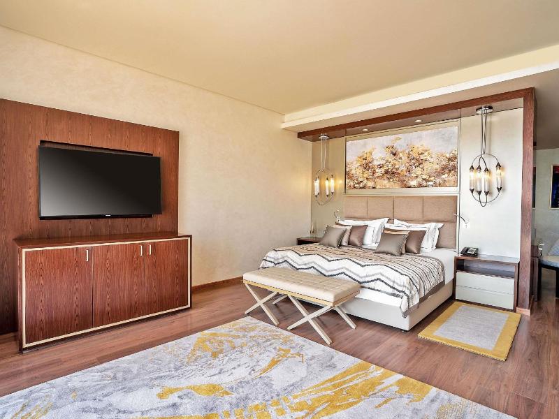 Rixos Premium Magawish Suites and Villas - image 16
