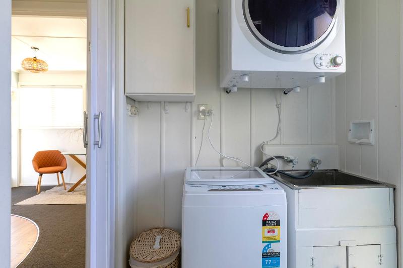 Wanderlust Retreat- Quaint and Romantic Cottage - image 27