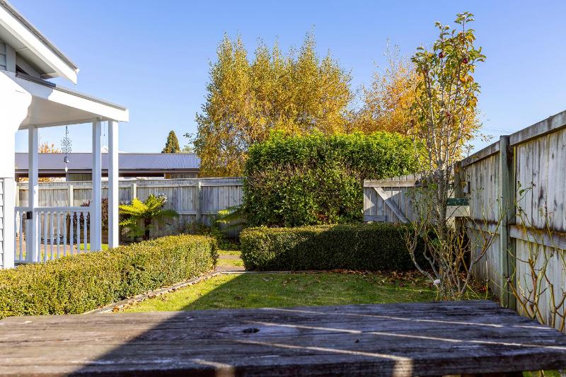 Wanderlust Retreat- Quaint and Romantic Cottage - image 7