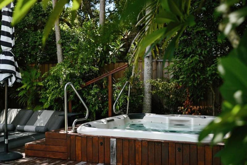 Pearl House on Tallows - Luxury Pet friendly Beachfront home with Pool Spa & Sauna - image 15