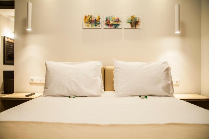 Deluxe Apartment image 2