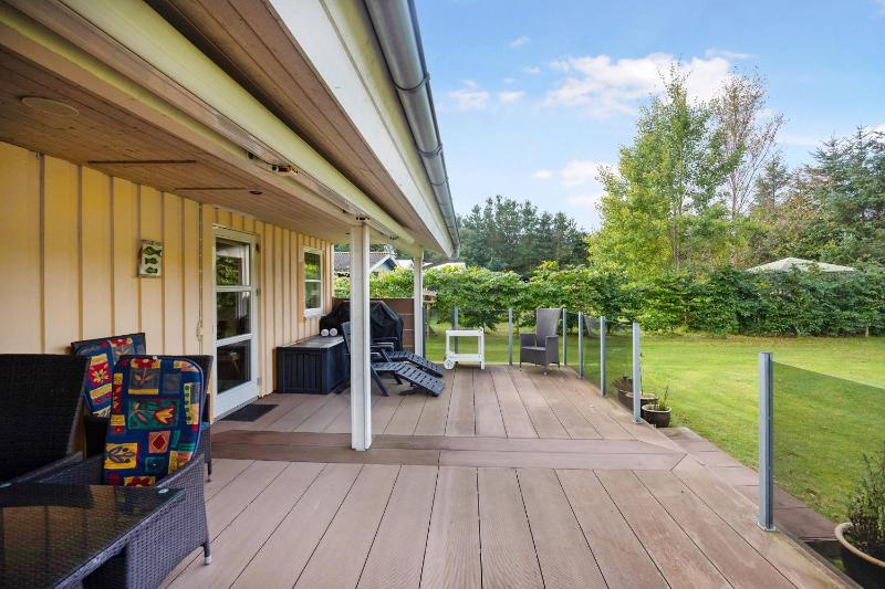 Lovely New Cottage Near Beach Forest And Town - image 13